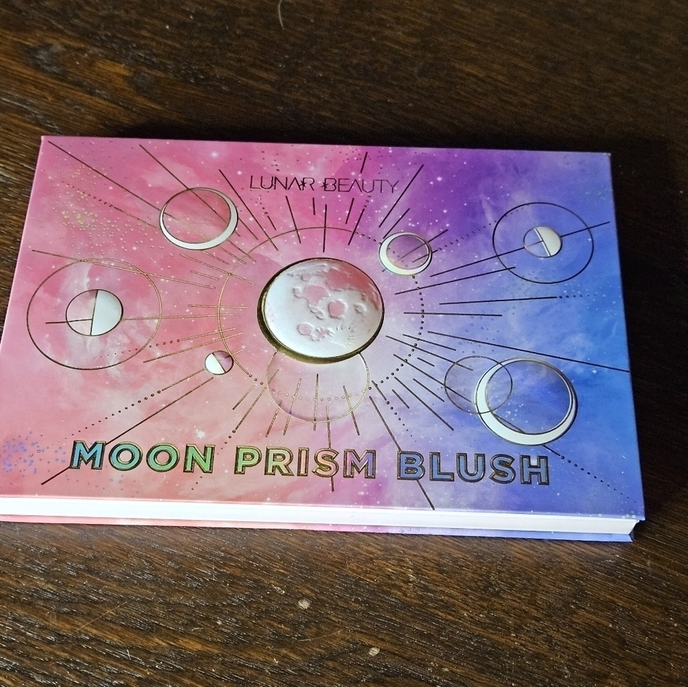 Lunar Beauty Moon prism blush cheek. - Picture 13 of 14